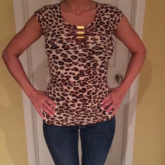 NWT Guess top - Picture 1 of 4